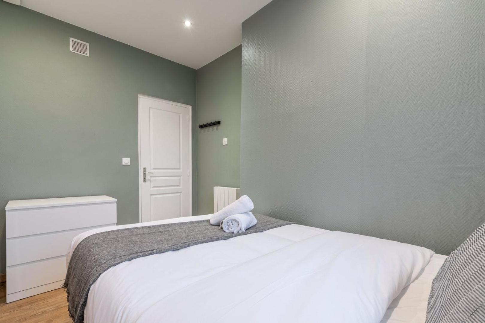 Apartment For 4 In Front Of Lille Flandres Station Buitenkant foto